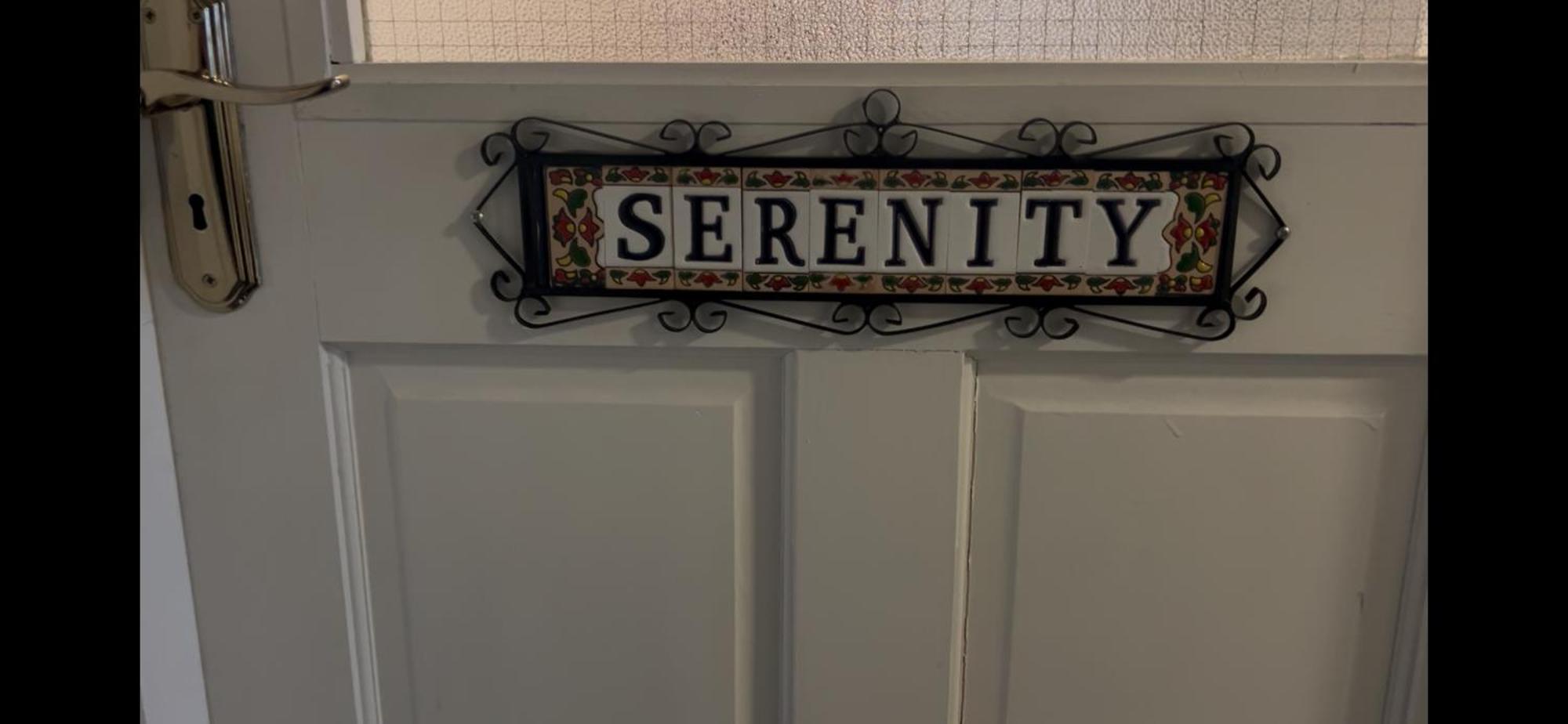 Serenity ลองฟอร์ด ภายนอก รูปภาพ